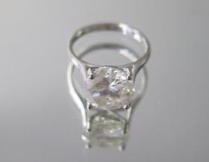 Just in for the 21st May Auction A stunning 950 platinum solitaire diamond 6.1ct ring