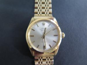 A Rolex 14ct yellow gold Oyster Perpetual Air King precision wristwatch on a Rolex hallmarked 14ct yellow gold strap model 5500, serial number 3921366, case no: 1005, case 33mm, caliber 1520, total le